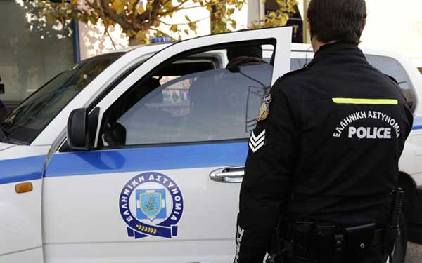 Σε εξέλιξη αστυνομική επιχείρηση για τον εντοπισμό οδηγού Ι.Χ.Ε. αυτοκινήτου που μετέφερε παράνομα 8 αλλοδαπούς σε περιοχή της Καστοριάς