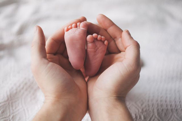 Επίδομα γέννας: Εγκρίθηκε η πληρωμή για την πρώτη δόση