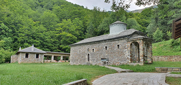 Το μοναστήρι της Αγίας Τριάδος Πισσοδερίου Φλώρινας