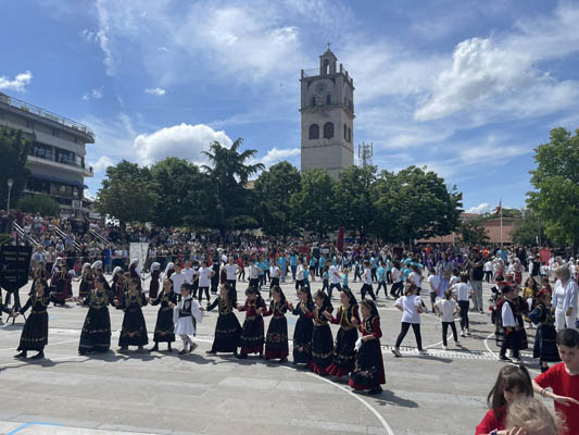 15o Αντάμωμα παιδικών και εφηβικών χορευτικών συγκροτημάτων παραδοσιακού χορού, στην κεντρική πλατεία της Κοζάνης