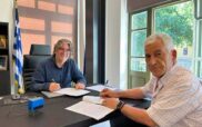 Υπογραφή σύμβασης από τον Δήμαρχο Σερβίων Χρήστο Ελευθερίου για τη “Συντήρηση και Αποκατάσταση της Εσωτερικής Οδοποιίας Σερβίων”